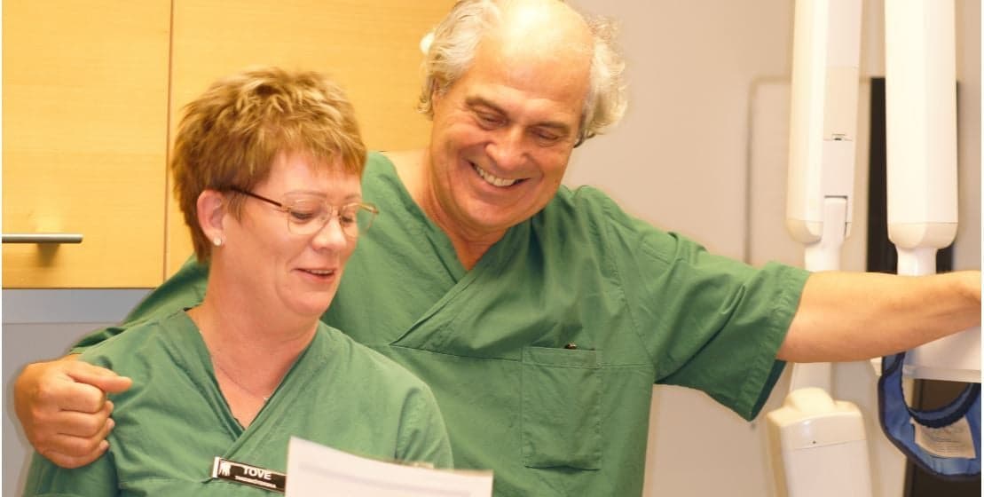 tandläkare med patient tandläkare med patient